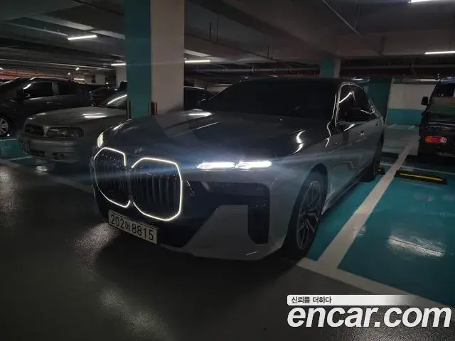 BMW 7 Series 2023 — ფოტო 8/19