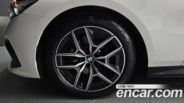 BMW 5 Series 2025 — Photo 6/34