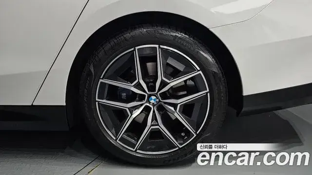 BMW 5 Series 2025 — Photo 14/34