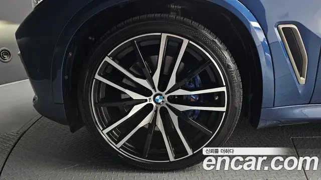 BMW X5 2019 — Photo 28/34