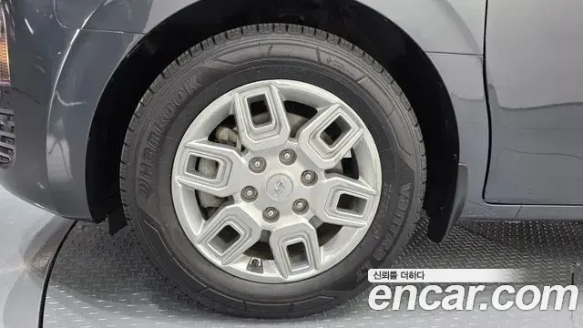 Hyundai Staria 2023 — Photo 2/32