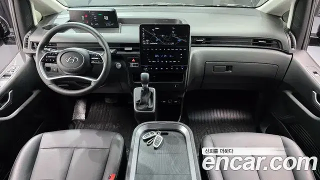 Hyundai Staria 2023 — Photo 14/32