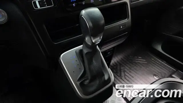 Hyundai Staria 2023 — Photo 6/32