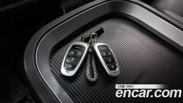 Hyundai Staria 2023 — Photo 27/32