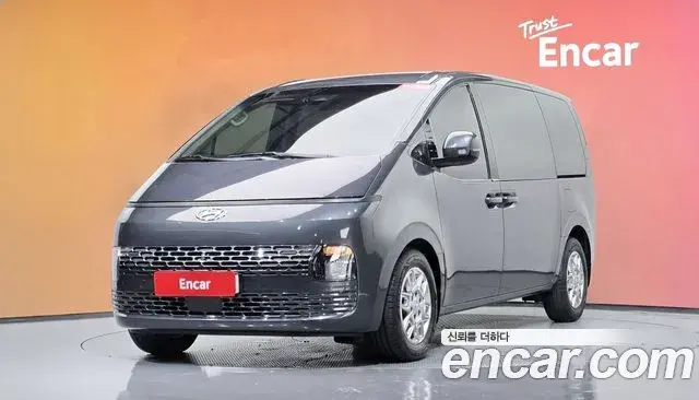 Hyundai Staria 2023 — Photo 3/32