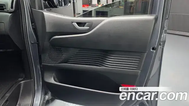 Hyundai Staria 2023 — Photo 25/32