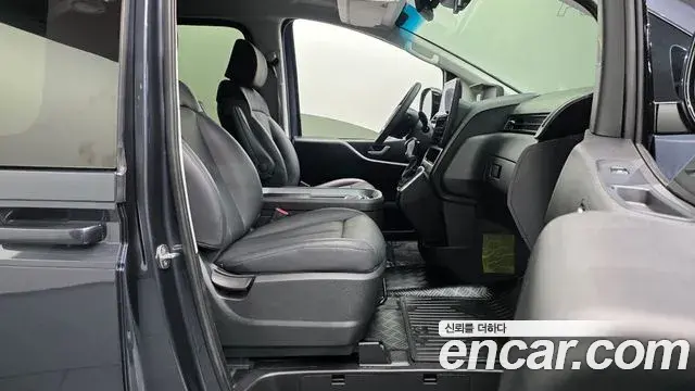 Hyundai Staria 2023 — Photo 31/32