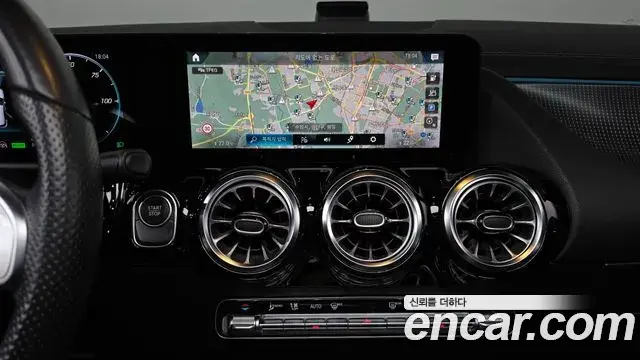 Mercedes-Benz EQA 2022 — Photo 9/33