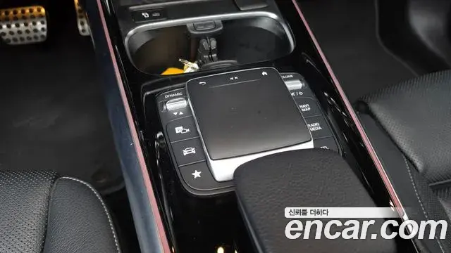 Mercedes-Benz EQA 2022 — Photo 19/33