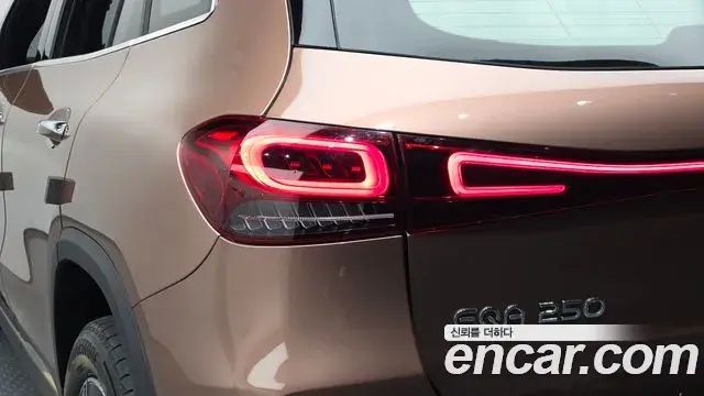 Mercedes-Benz EQA 2022 — Photo 1/33