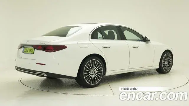 Mercedes-Benz E-Class 2025 — Фото 1/18