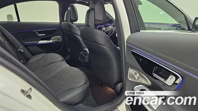 Mercedes-Benz E-Class 2025 — Фото 9/18