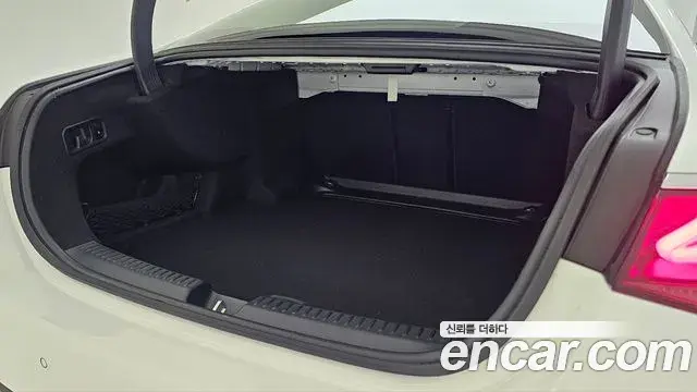 Mercedes-Benz E-Class 2025 — Фото 11/18