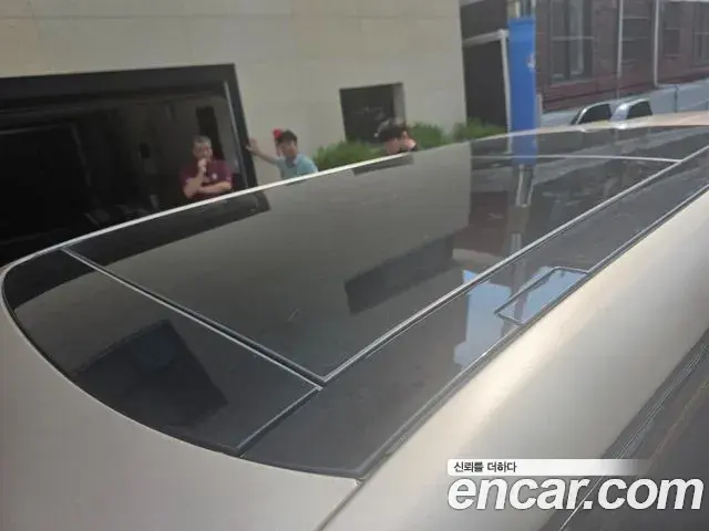 Land Rover Range Rover 2023 — Photo 13/20
