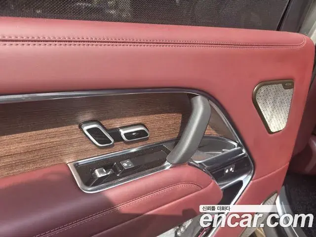 Land Rover Range Rover 2023 — Photo 15/20