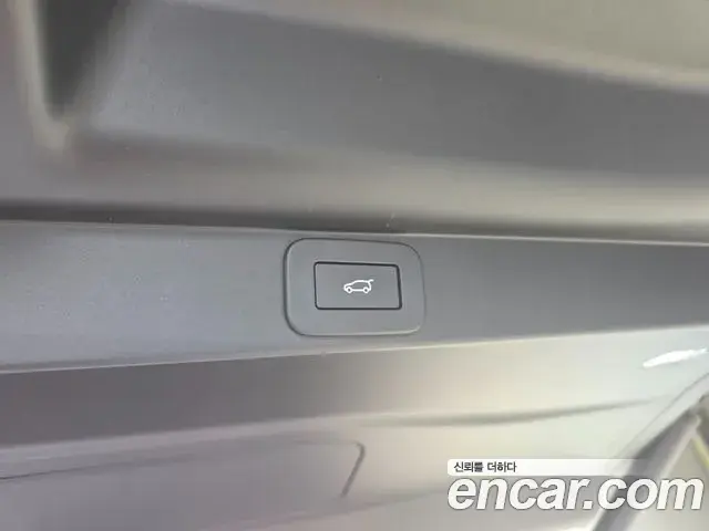 Land Rover Range Rover 2023 — Photo 16/20