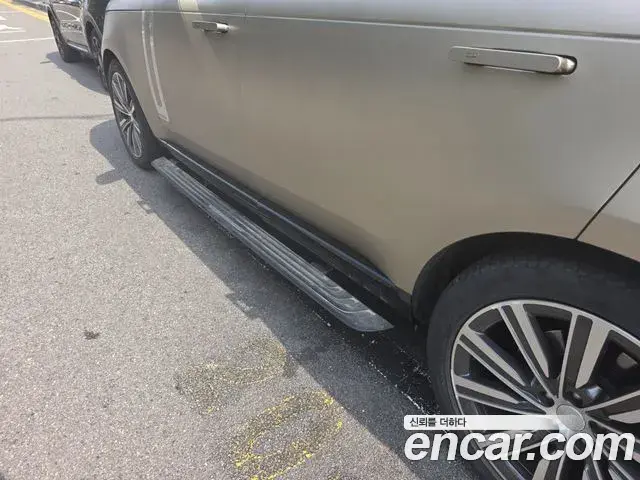 Land Rover Range Rover 2023 — Photo 14/20