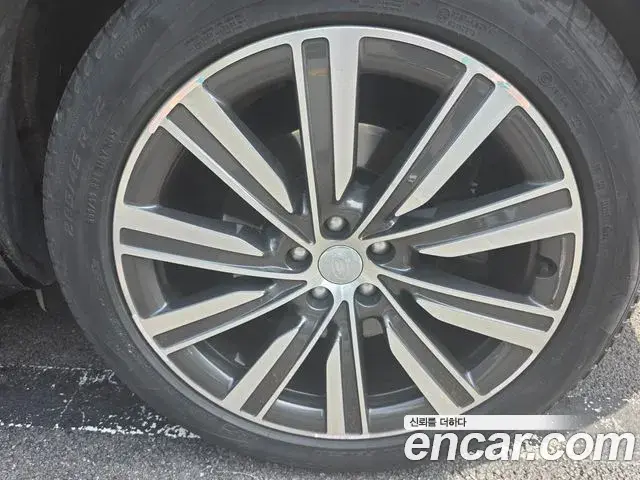 Land Rover Range Rover 2023 — Photo 17/20