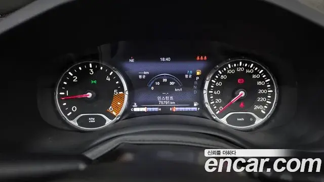 Jeep Renegade 2020 — Şəkil 27/32