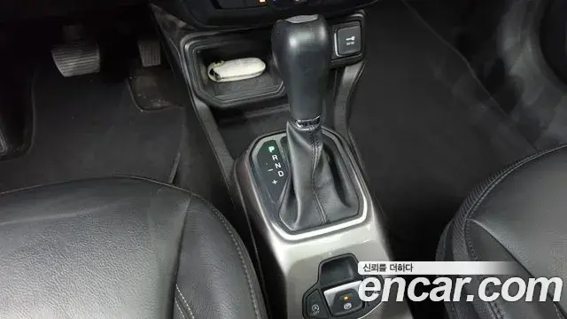 Jeep Renegade 2020 — Şəkil 13/32