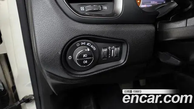 Jeep Renegade 2020 — Şəkil 22/32
