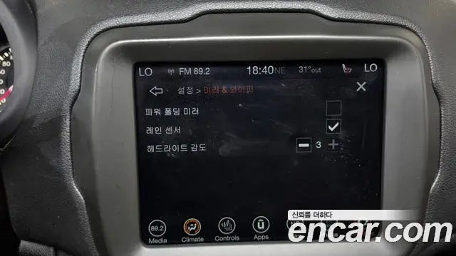 Jeep Renegade 2020 — Şəkil 29/32