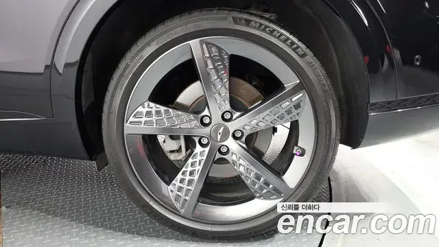 Genesis GV70 2021 — ფოტო 13/34
