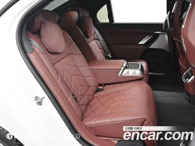 BMW 7 Series 2025 — ფოტო 14/20