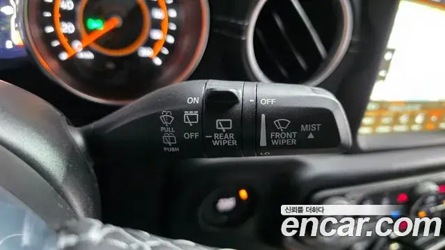 Jeep Wrangler 2022 — Şəkil 13/31