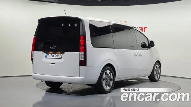 Hyundai Staria 2021 — Фото 2/20