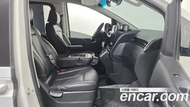 Hyundai Staria 2021 — Photo 17/40