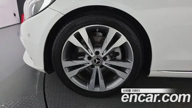 Mercedes-Benz C-Class 2018 — ფოტო 9/30