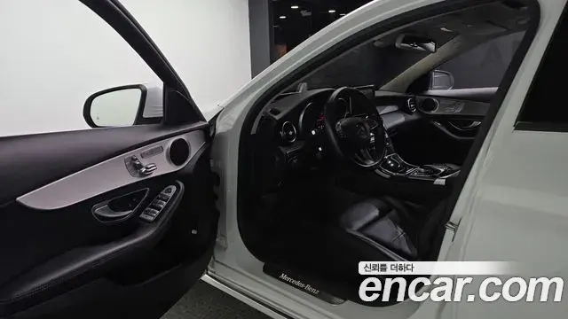 Mercedes-Benz C-Class 2018 — ფოტო 2/30