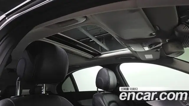Mercedes-Benz C-Class 2018 — ფოტო 8/30