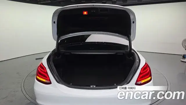 Mercedes-Benz C-Class 2018 — ფოტო 17/30