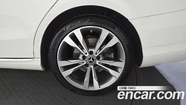 Mercedes-Benz C-Class 2018 — ფოტო 6/30