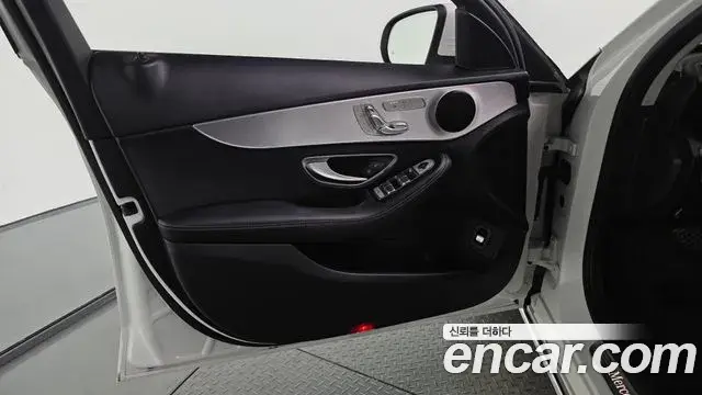 Mercedes-Benz C-Class 2018 — ფოტო 26/30