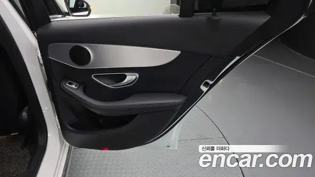 Mercedes-Benz C-Class 2018 — ფოტო 28/30