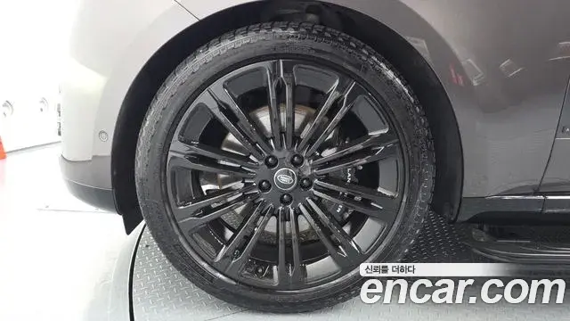 Land Rover Range Rover 2025 — ფოტო 1/20