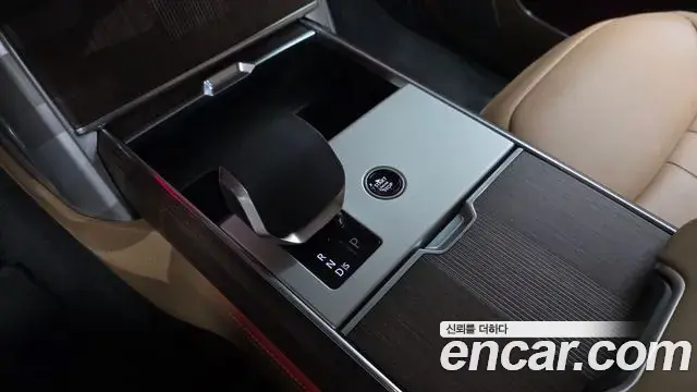 Land Rover Range Rover 2025 — Photo 19/20