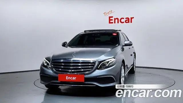 Mercedes-Benz E-Class 2019 — Photo 34/37