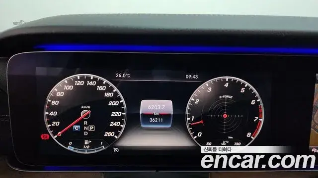 Mercedes-Benz E-Class 2019 — Photo 26/37