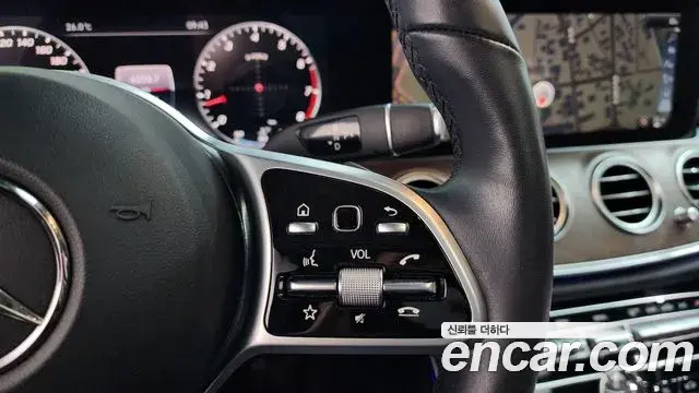 Mercedes-Benz E-Class 2019 — Photo 25/37