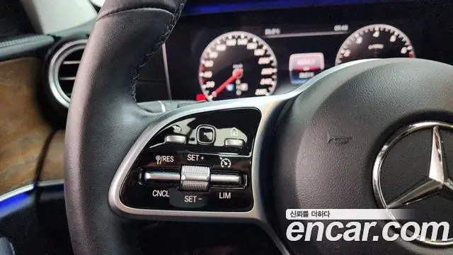 Mercedes-Benz E-Class 2019 — Photo 37/37
