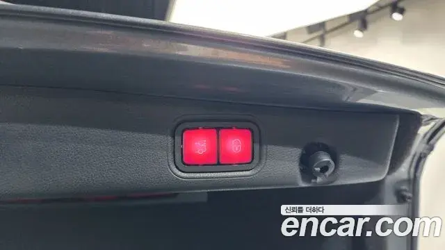 Mercedes-Benz E-Class 2019 — Photo 20/37