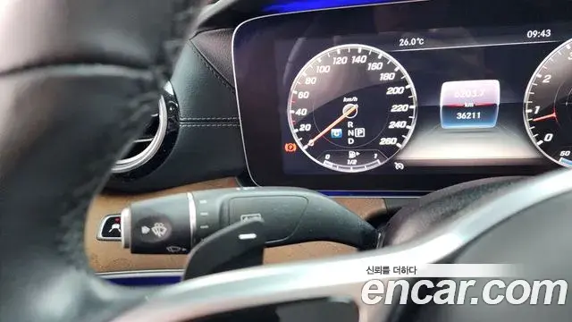 Mercedes-Benz E-Class 2019 — Photo 6/37