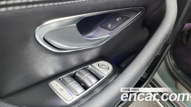 Mercedes-Benz E-Class 2019 — Photo 7/37