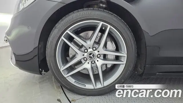 Mercedes-Benz S-Class 2020 — Photo 2/30