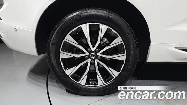 Volvo XC60 2024 — Şəkil 29/32