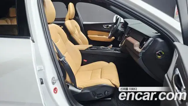 Volvo XC60 2024 — Şəkil 14/32